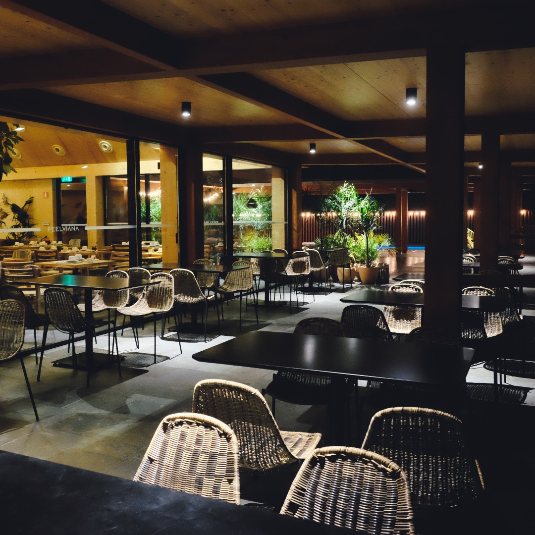 Lounge exterior do FeelViana, onda são servidas refeições do Restaurante.